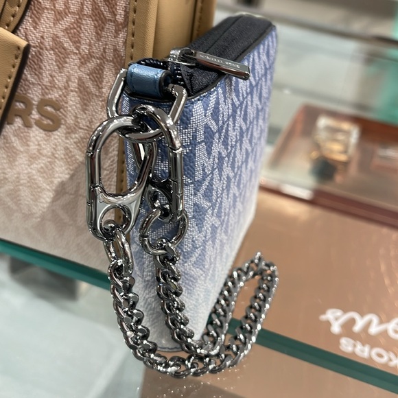 Michael Kors COOPER
3654LPCF5B
ZIP BILLFOLD WITH CHAIN
DENIM - Picture 3 of 16